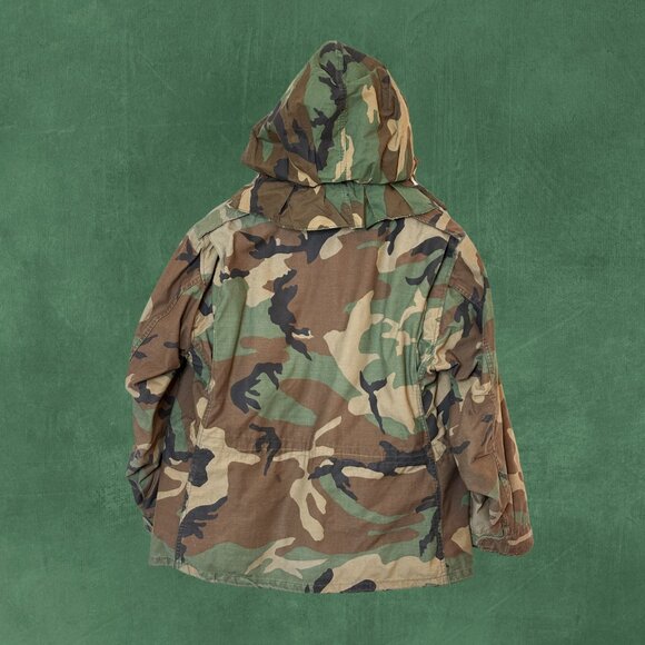U.S. Army M-65 Cold Weather Field Coat & Hood w/ Woodland Camo Pattern (Large) - Picture 4 of 16
